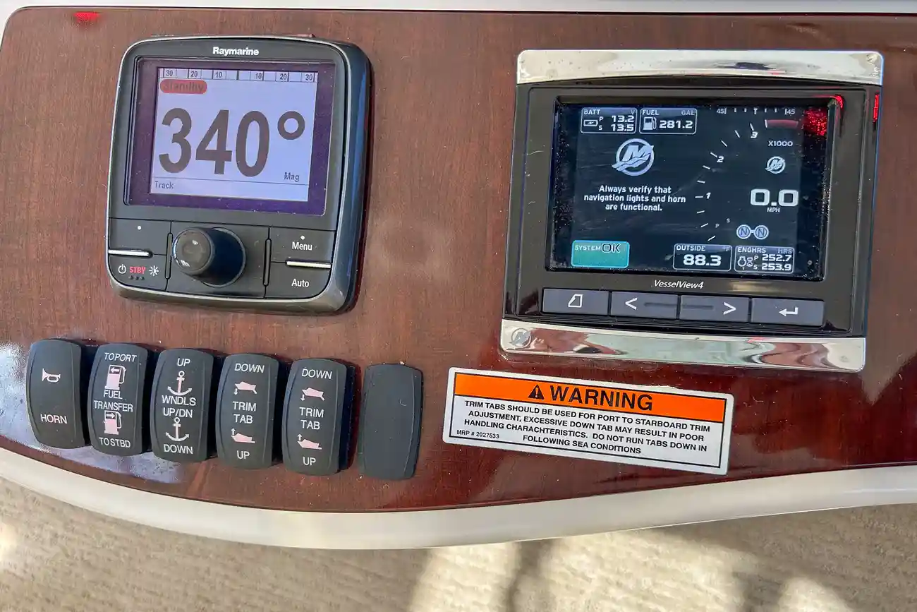 Thumbnail von Meridian 	441 Sedan Bridge