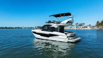 Thumbnail von Galeon 400 FLY