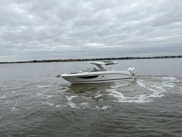 Sea Ray SLX 350 Hors-bord