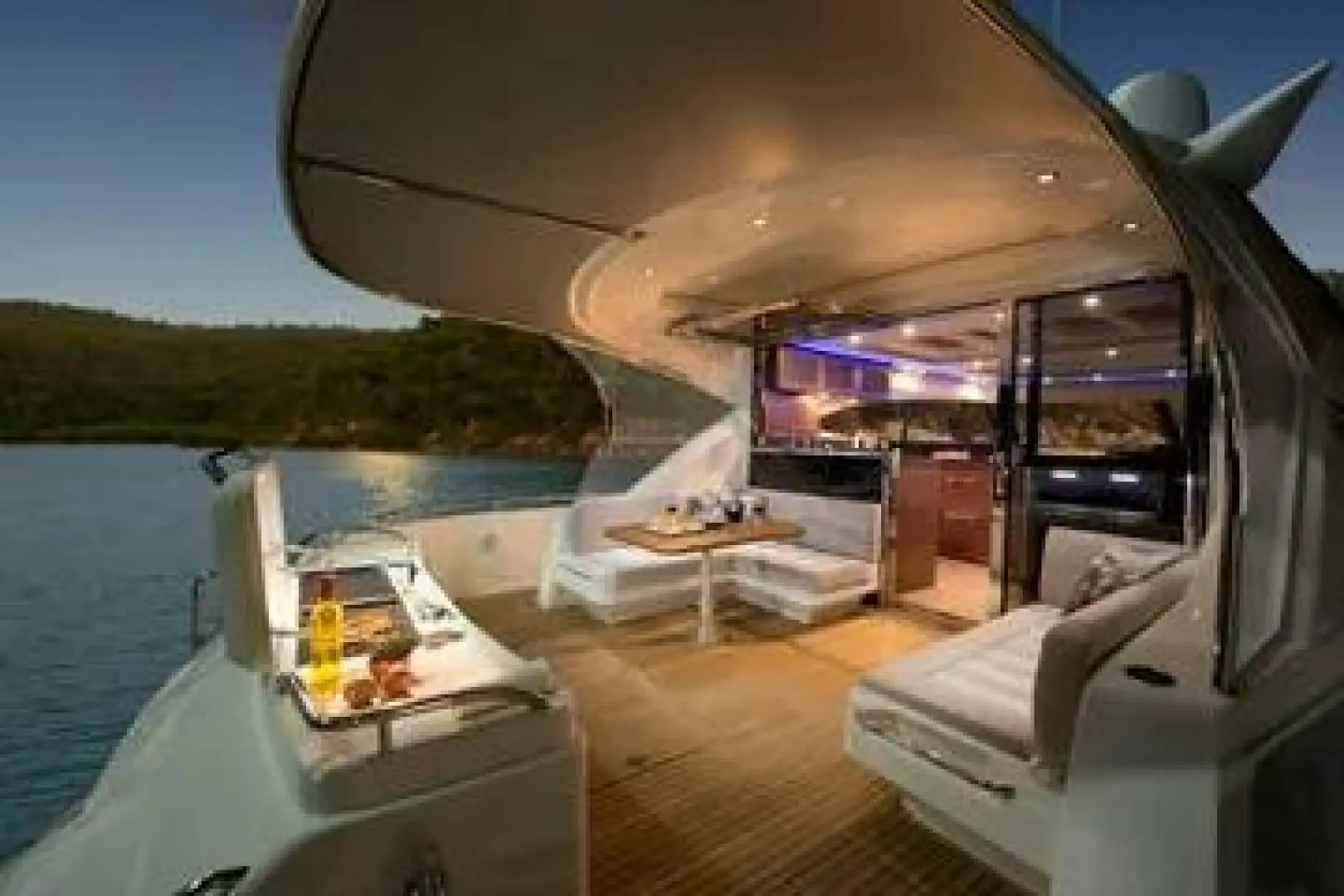 Thumbnail von Riviera 6000 Sport Yacht Six Pack
