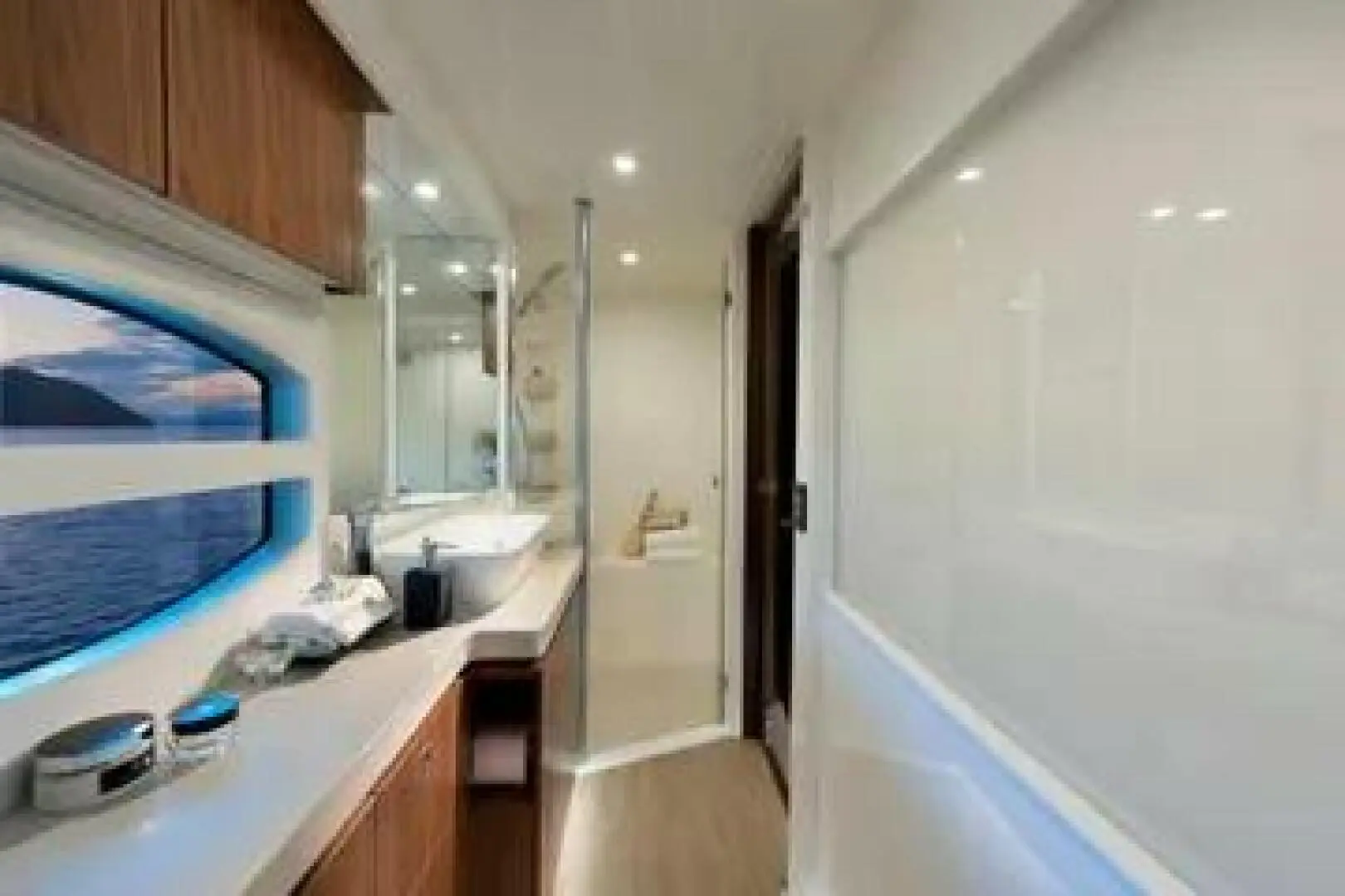 Thumbnail von Riviera 6000 Sport Yacht Six Pack