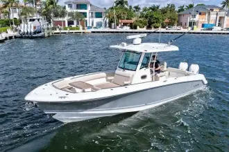 Thumbnail von Boston Whaler 330 Outrage