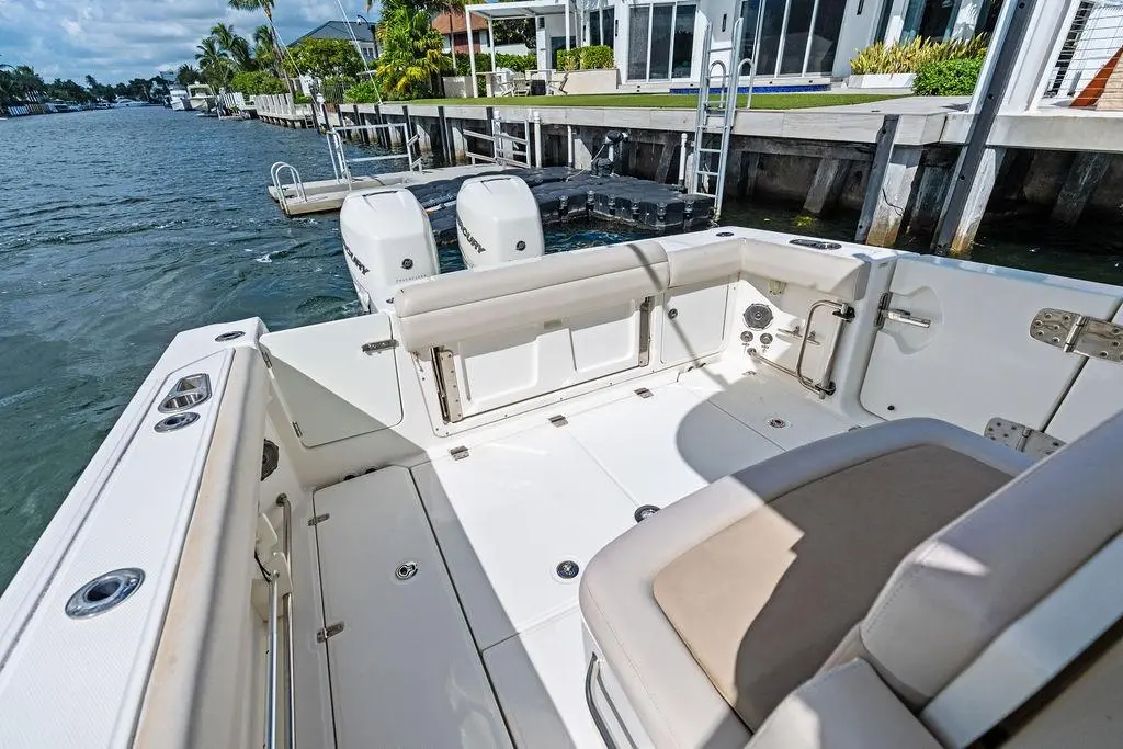 Thumbnail von Boston Whaler 330 Outrage