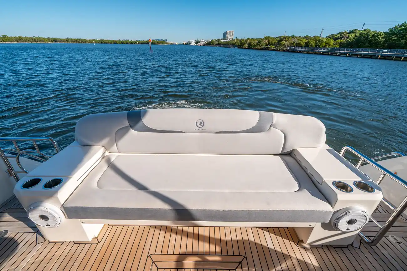 Thumbnail von Riviera 5400 Sport Yacht