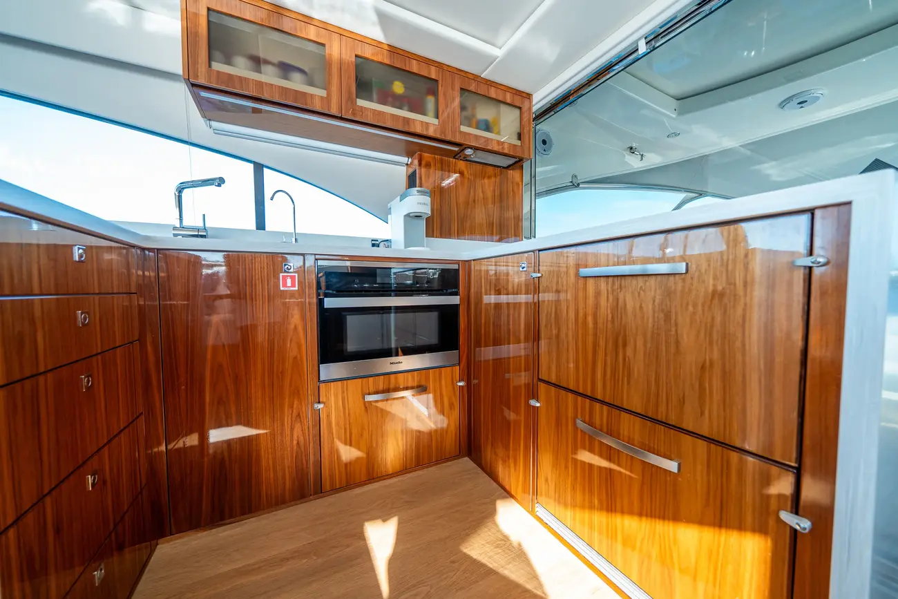 Thumbnail von Riviera 5400 Sport Yacht