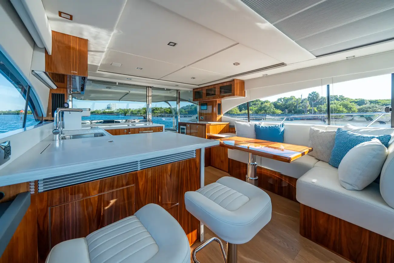 Thumbnail von Riviera 5400 Sport Yacht