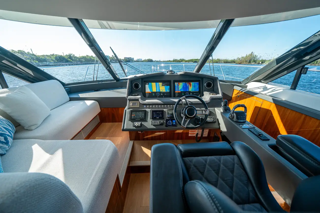Thumbnail von Riviera 5400 Sport Yacht
