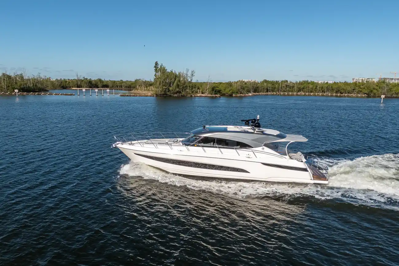Thumbnail von Riviera 5400 Sport Yacht