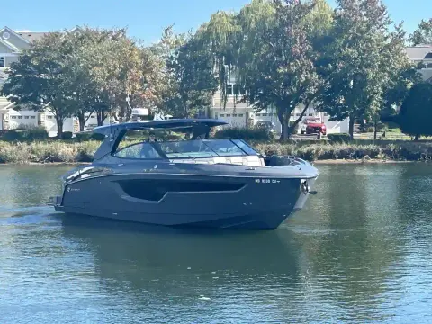 Cruisers Yachts 38 GLS OB