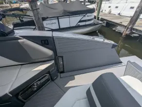 Thumbnail von Cruisers Yachts 38 GLS OB
