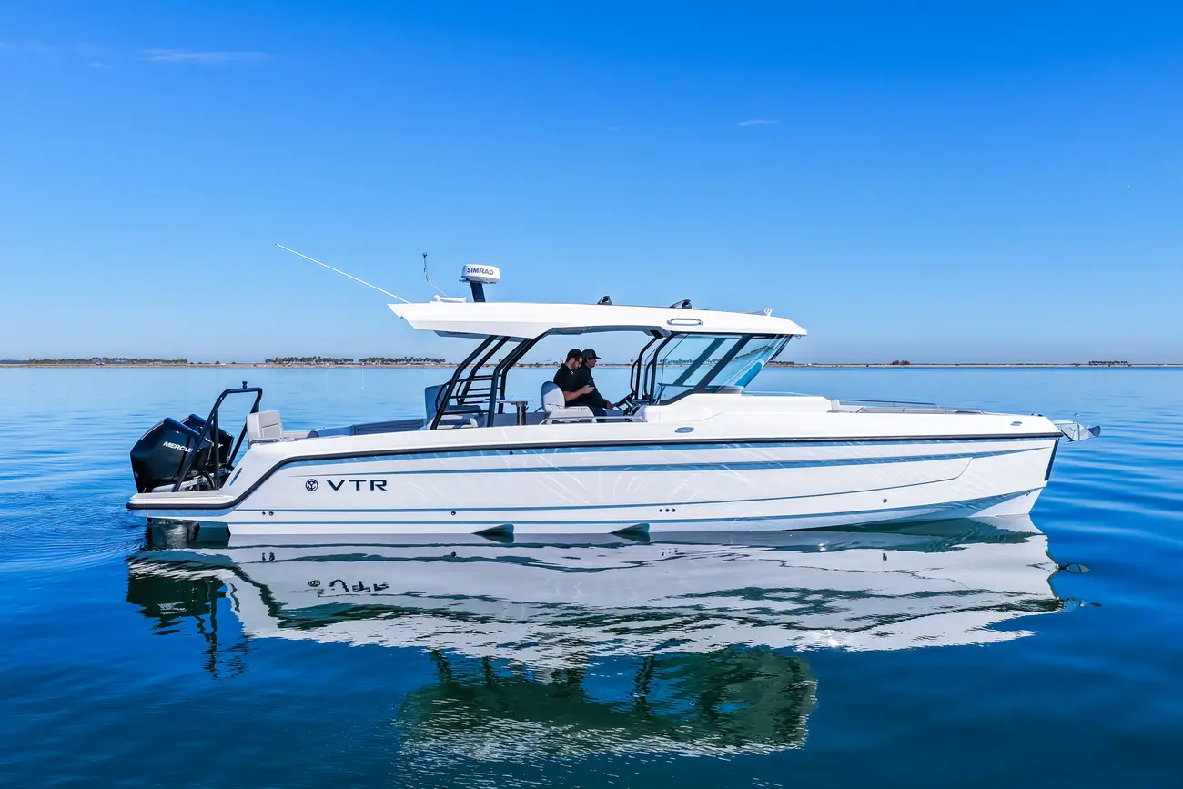 Cruisers Yachts 38 VTR