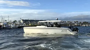 Thumbnail von Cruisers Yachts 38 VTR