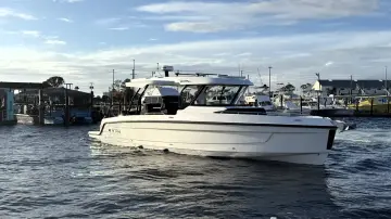 Thumbnail von Cruisers Yachts 38 VTR