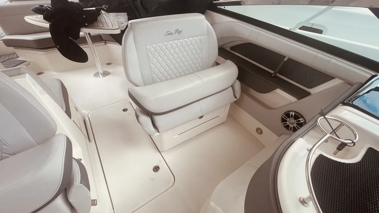 Thumbnail von Sea Ray SLX 310 Fuoribordo