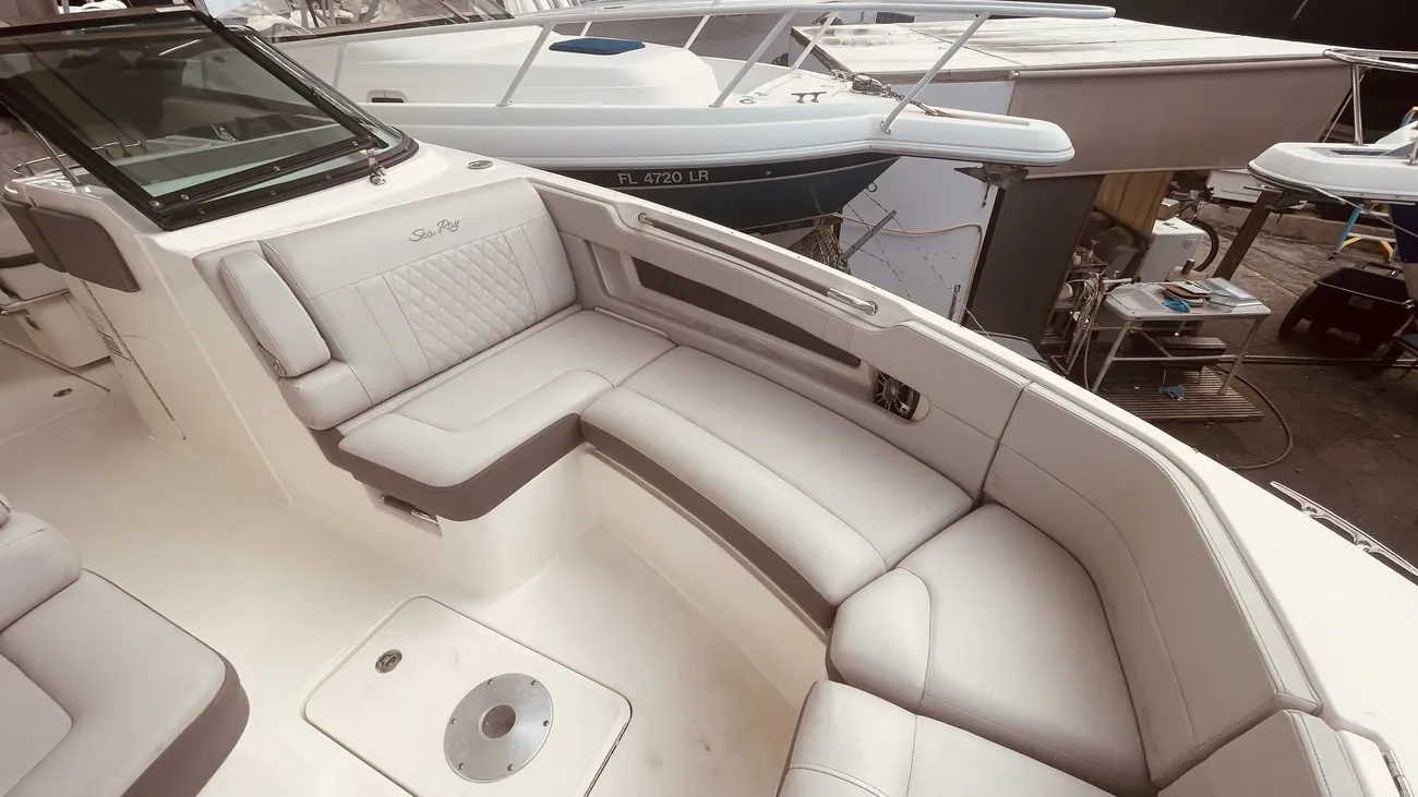 Thumbnail von Sea Ray SLX 310 Fuoribordo