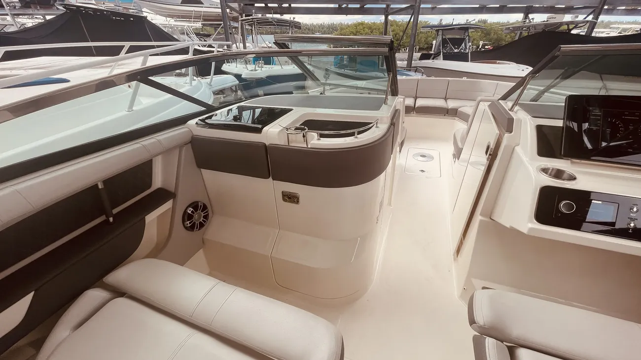 Thumbnail von Sea Ray SLX 310 Fuoribordo