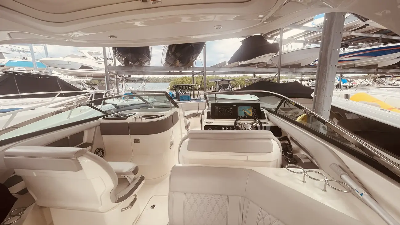 Thumbnail von Sea Ray SLX 310 Fuoribordo