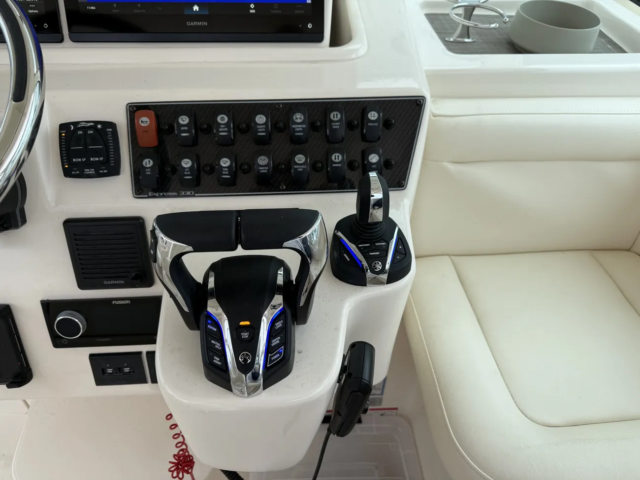 Thumbnail von Grady White Express 330