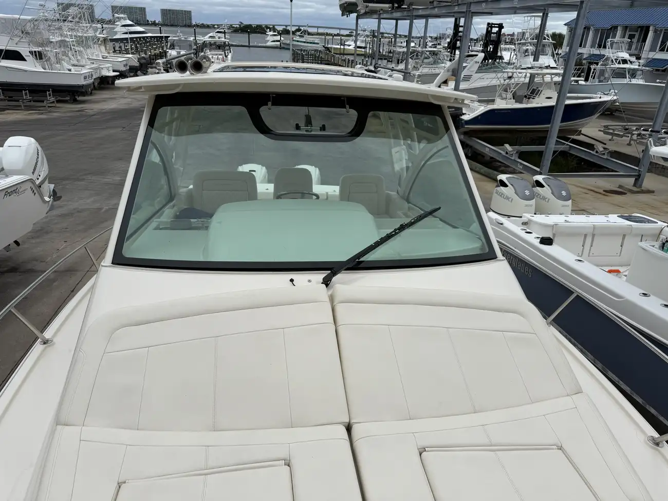 Thumbnail von Grady White Express 330