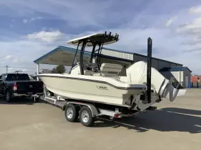 Thumbnail von Boston Whaler 220 Dauntless