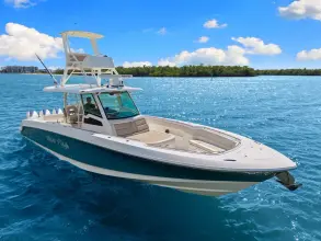 Thumbnail von Boston Whaler 380 Outrage