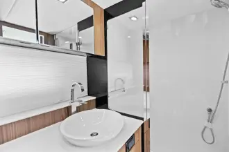 Thumbnail von Cruisers Yachts 50 GLS OB