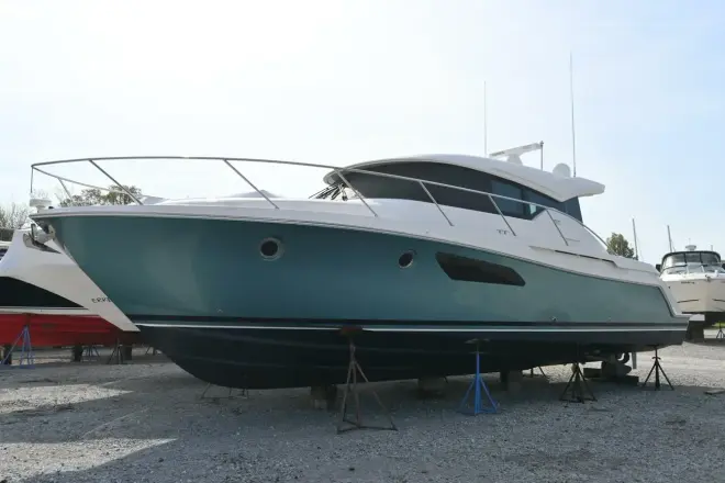 Tiara Yachts 44 Coupe Présent Tense