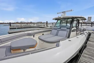 Thumbnail von Boston Whaler 380 Outrage