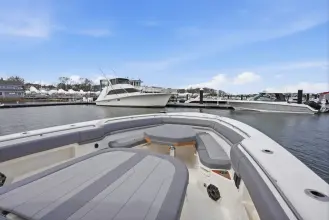 Thumbnail von Boston Whaler 380 Outrage