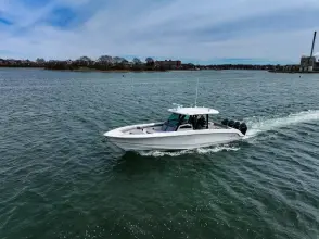 Thumbnail von Boston Whaler 380 Outrage
