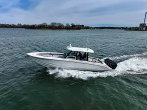 Thumbnail von Boston Whaler 380 Outrage