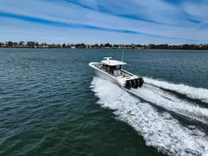 Thumbnail von Boston Whaler 380 Outrage