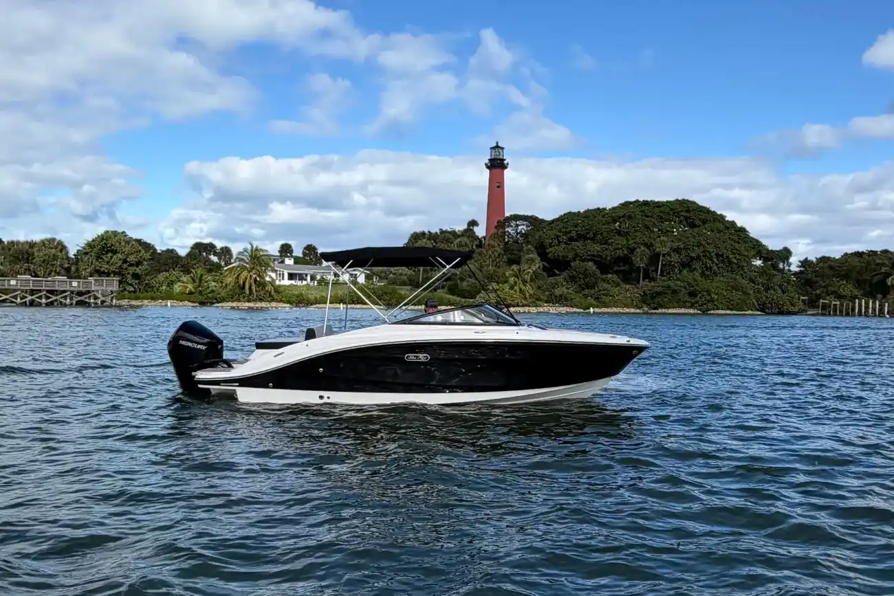 Sea Ray SPX 210 buitenboordmotor