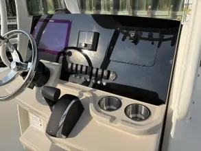 Thumbnail von Boston Whaler 220 Dauntless