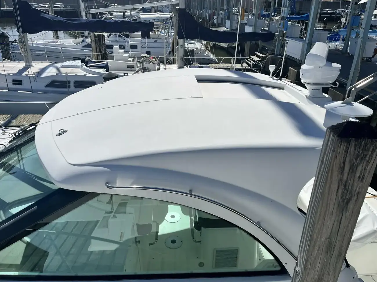 Thumbnail von Cruisers Yachts 390 Coupe Bail Out