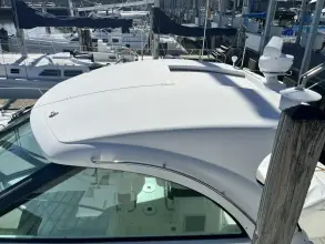 Thumbnail von Cruisers Yachts 390 Coupe Bail Out