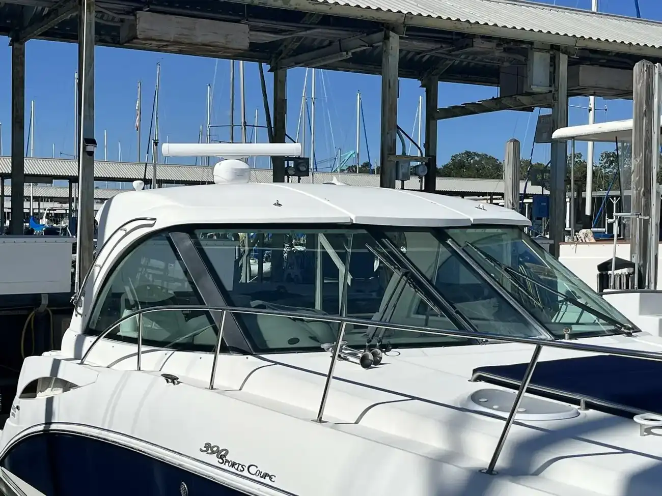 Thumbnail von Cruisers Yachts 390 Coupe Bail Out