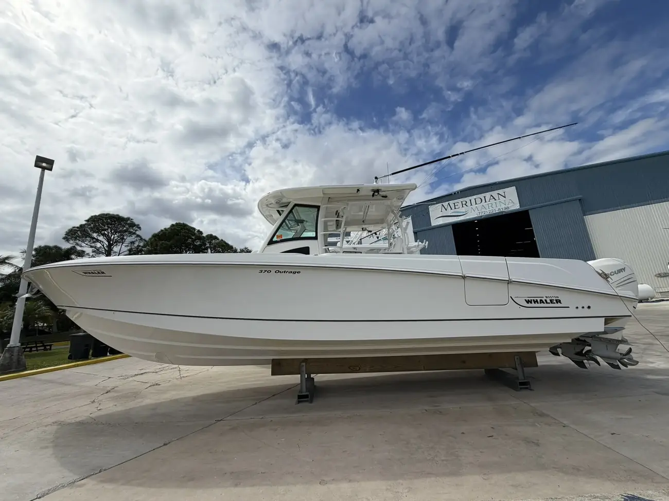 Boston Whaler 370 Outrage