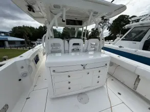 Thumbnail von Boston Whaler 370 Outrage