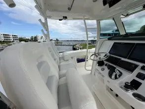 Thumbnail von Boston Whaler 370 Outrage