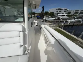 Thumbnail von Boston Whaler 370 Outrage