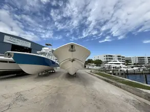 Thumbnail von Boston Whaler 370 Outrage