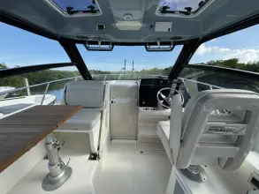 Thumbnail von Boston Whaler 325 Conquest