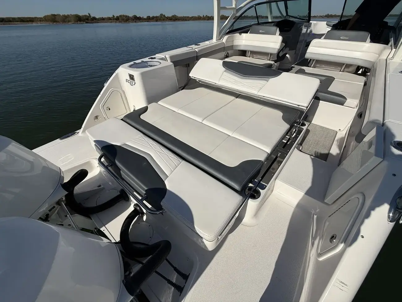 Thumbnail von Robalo R317