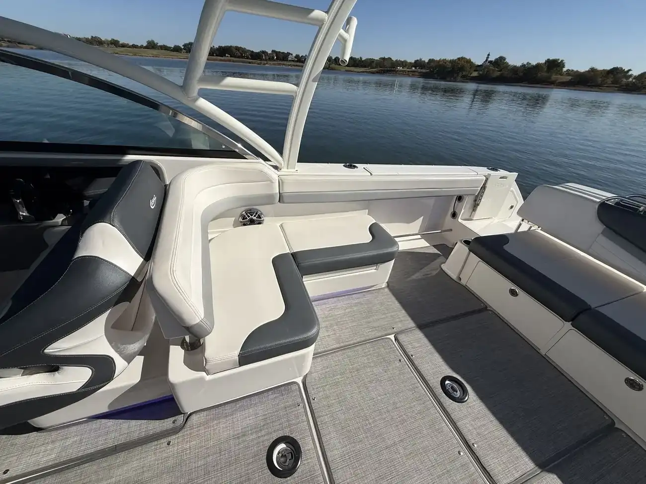 Thumbnail von Robalo R317