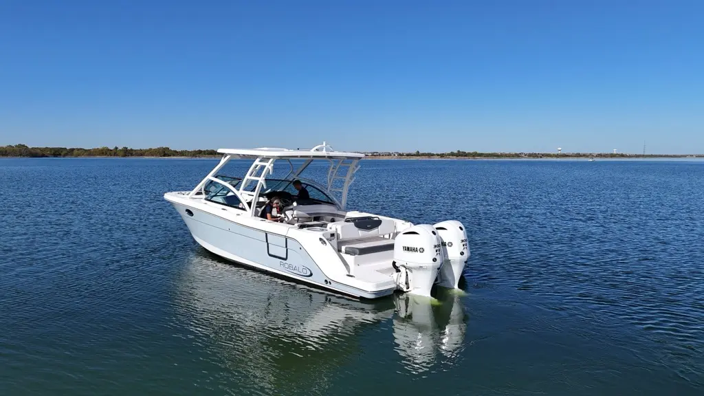 Thumbnail von Robalo R317