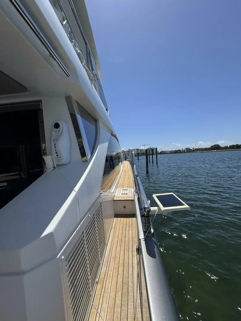 Thumbnail von Azimut 66