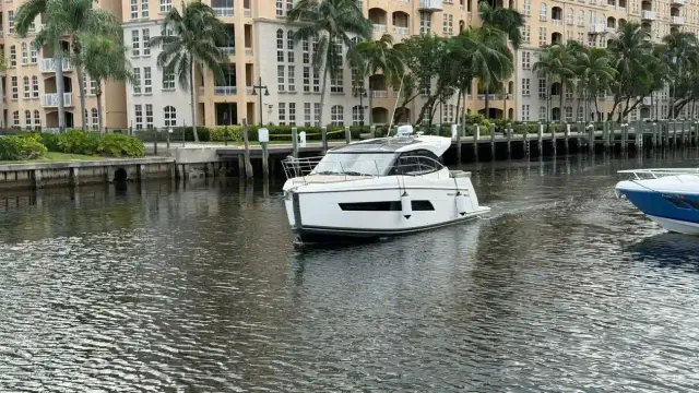 Carver C34 MJ
