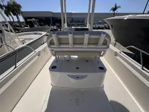 Thumbnail von Boston Whaler 210 Montauk
