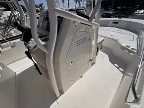Thumbnail von Boston Whaler 210 Montauk